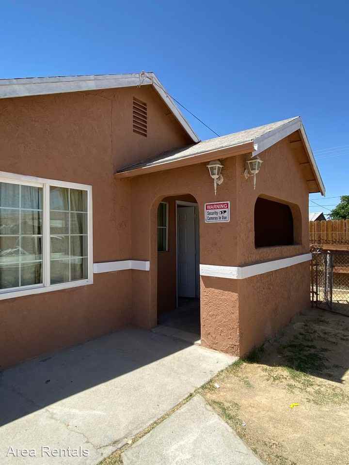 102 AVENUE "E" - Photo 3 of 36