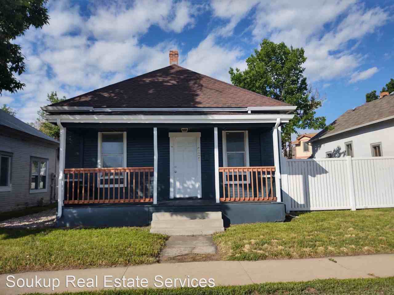 121 Riverside Ave - Photo 2 of 44