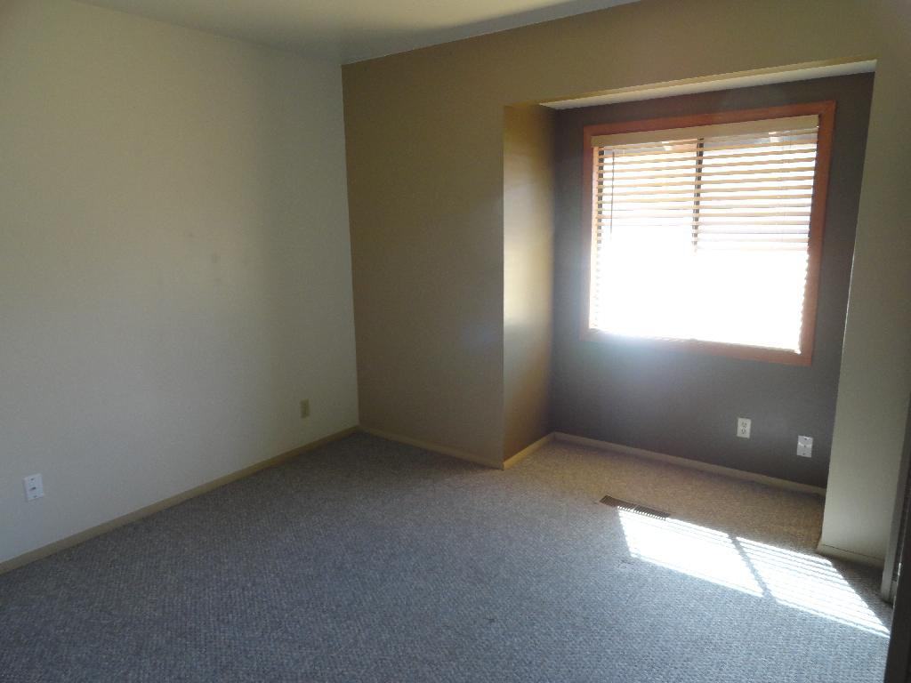 1325 Burr Ln - Photo 3 of 12