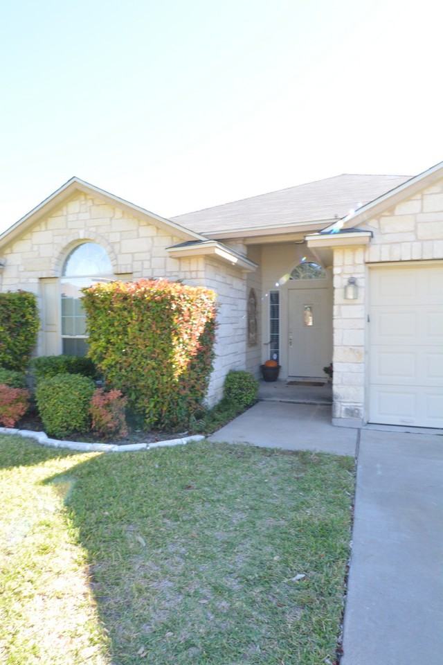 719 Devin Dr - Photo 4 of 24