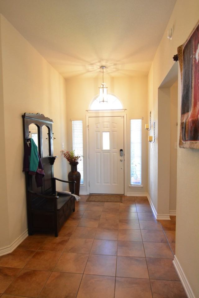 719 Devin Dr - Photo 5 of 24