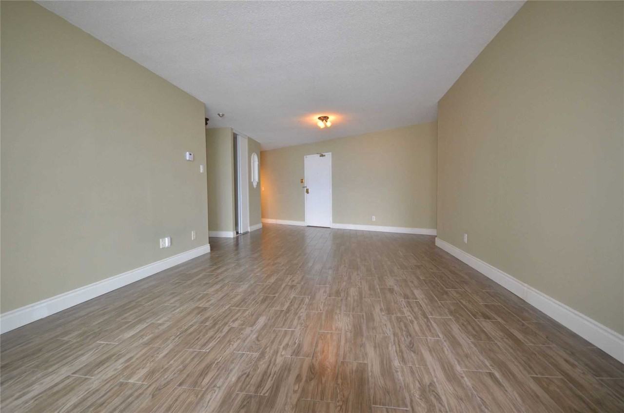 260 Queens Quay West #1504