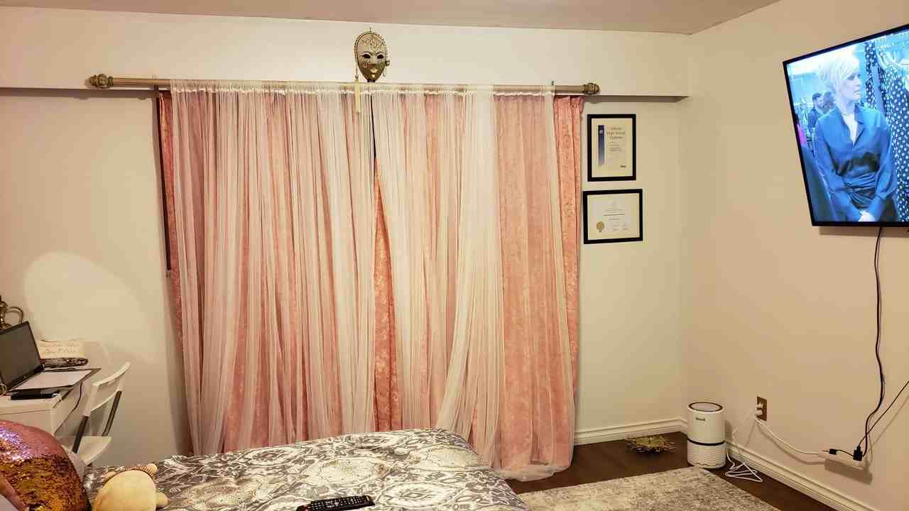 Cambie - Photo 2 of 2