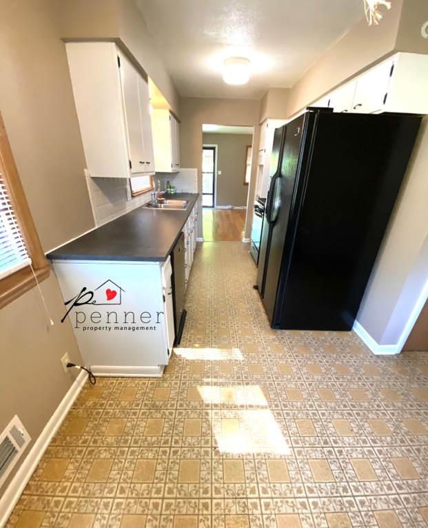 3416 South Oxford Avenue - Photo 3 of 10