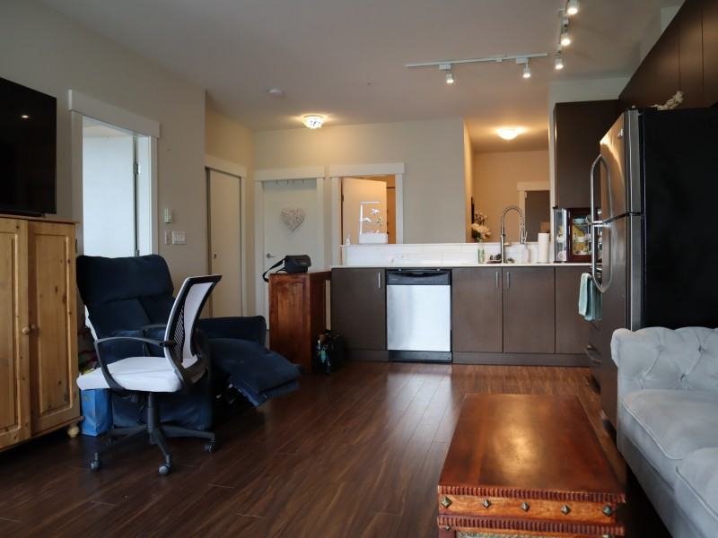 La Via - - South Facing Corner Unit - Photo 3 of 21