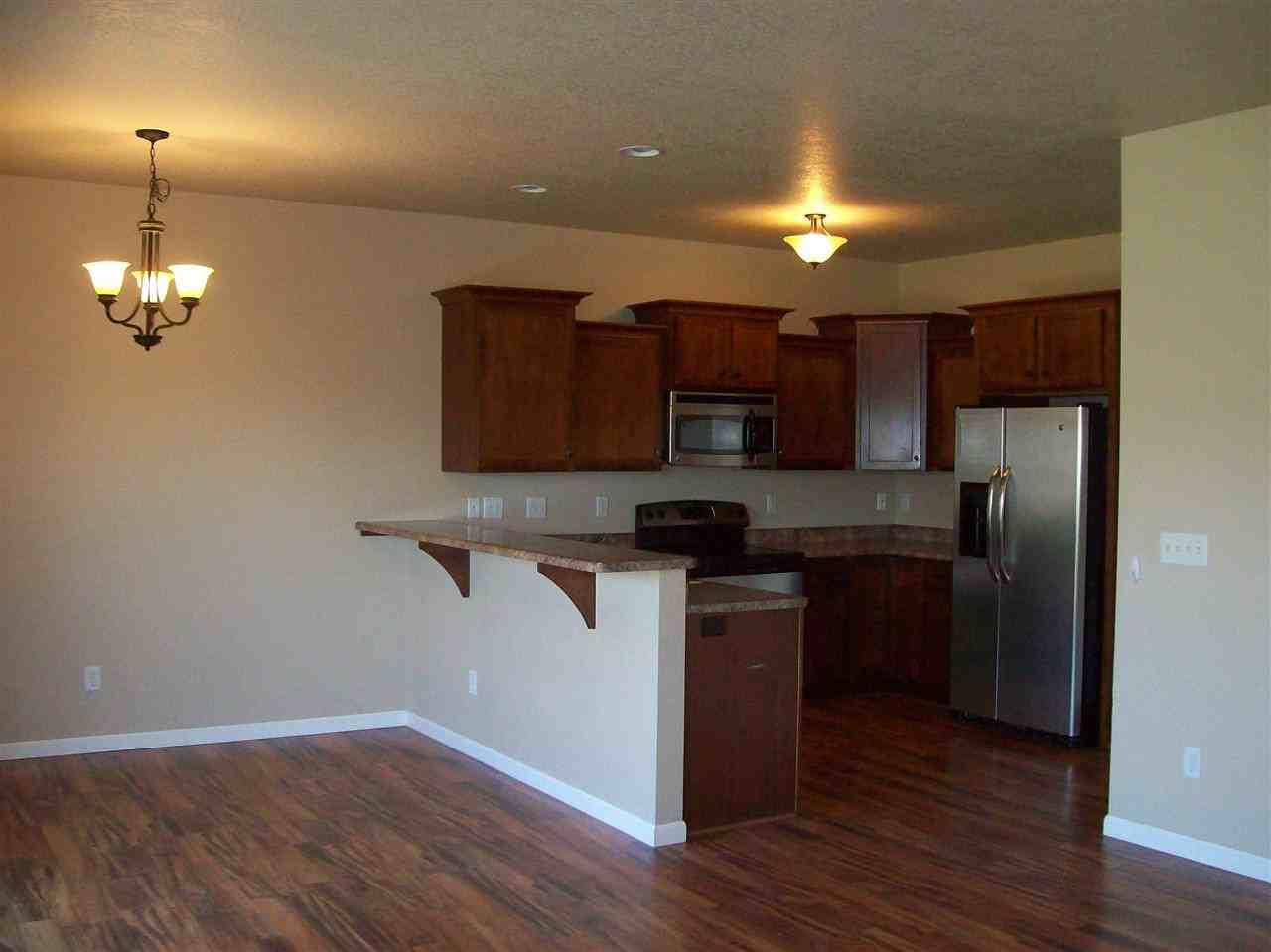 1817 Sara Court - Photo 3 of 15