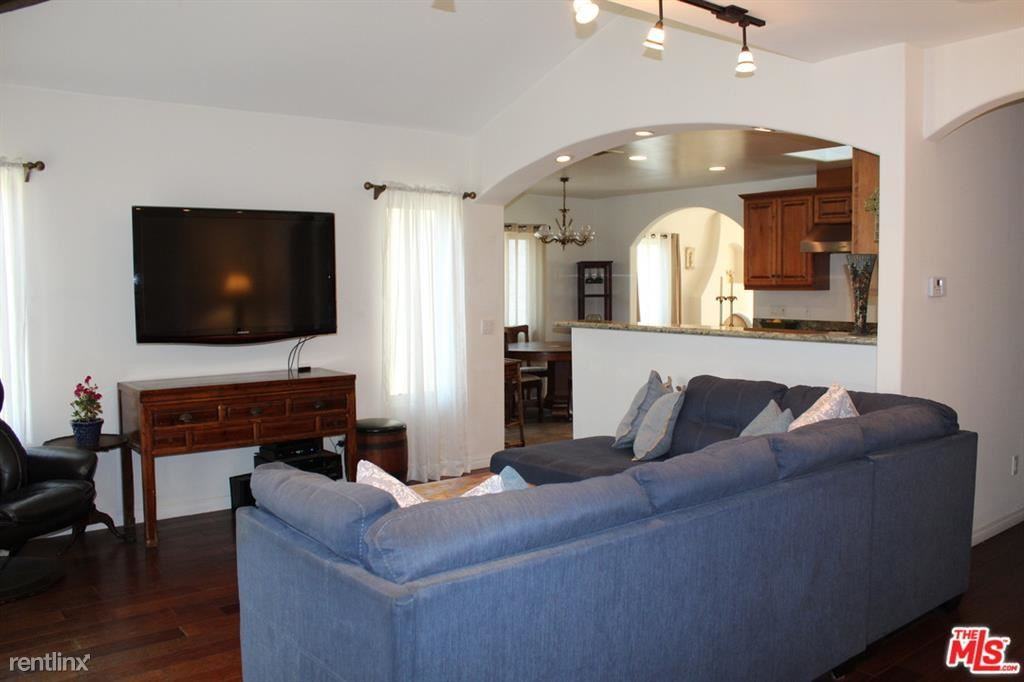 8106 Westlawn Ave - Photo 2 of 10