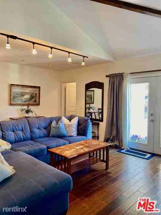 8106 Westlawn Ave - Photo 3 of 10