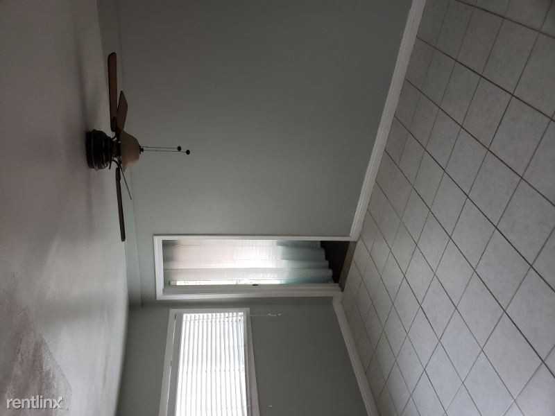 1 W Laurel St - Photo 2 of 11