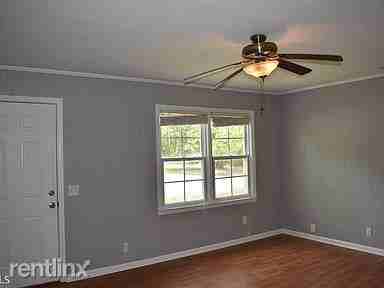 233 S Leroy St - Photo 2 of 4