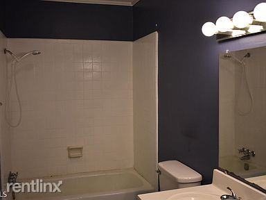 233 S Leroy St - Photo 3 of 4