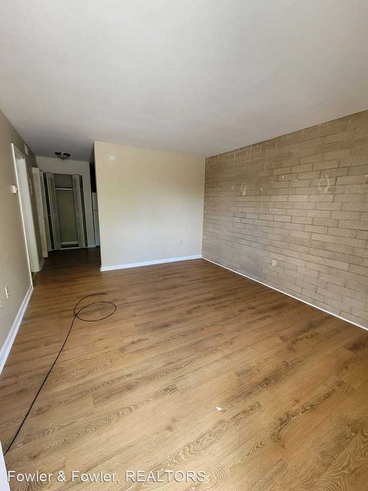 211 Sunset Drive - Photo 2 of 7