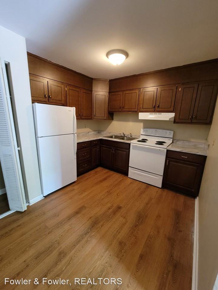 211 Sunset Drive - Photo 3 of 7