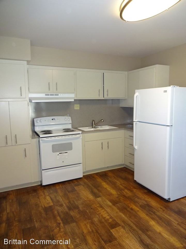 828 D Street - Photo 3 of 25