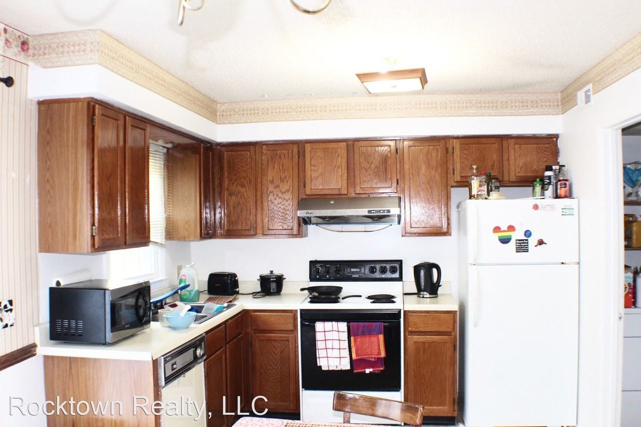 1410 Country Club Court - Photo 2 of 11