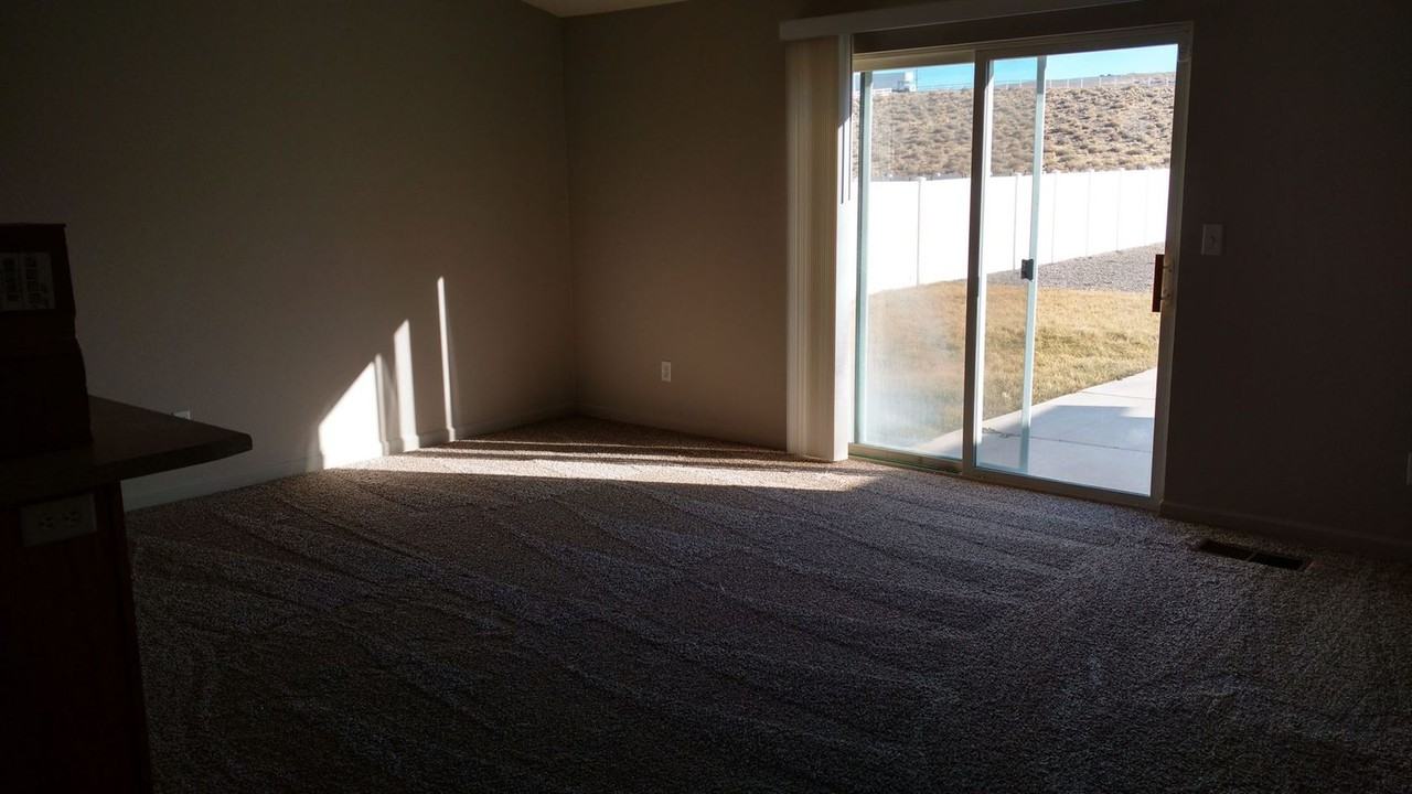 1375 White Bluffs Cir - Photo 3 of 16