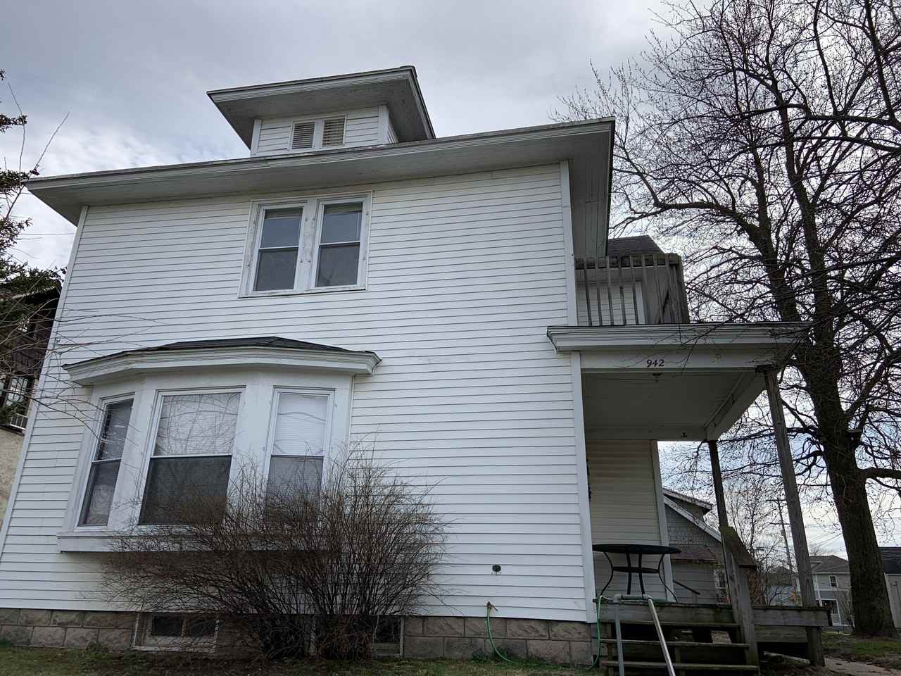 942 Fountain St Ne - Photo 2 of 3