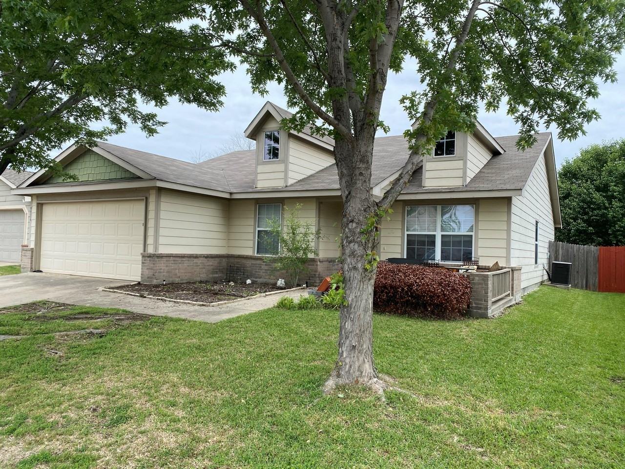 9916 George Bush Dr - Photo 3 of 6