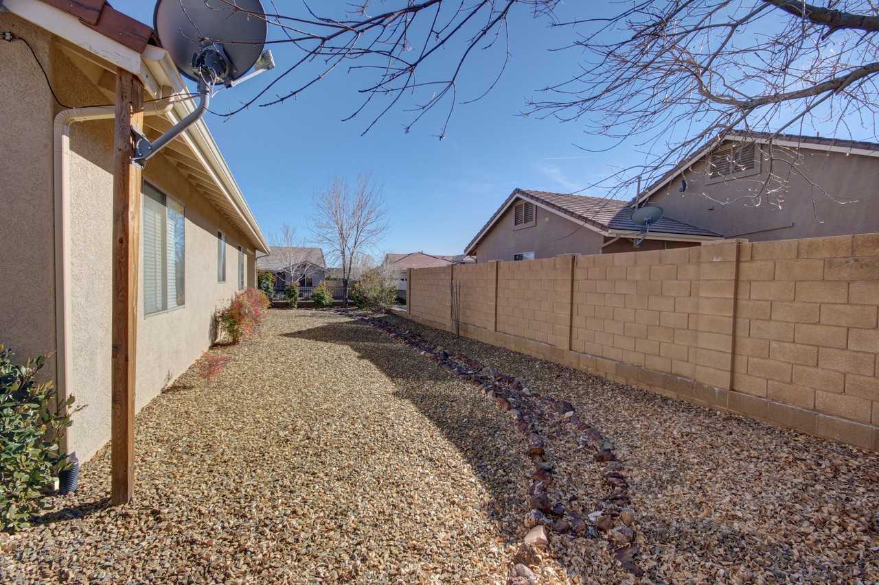 7060 E Hidden Ct - Photo 2 of 26