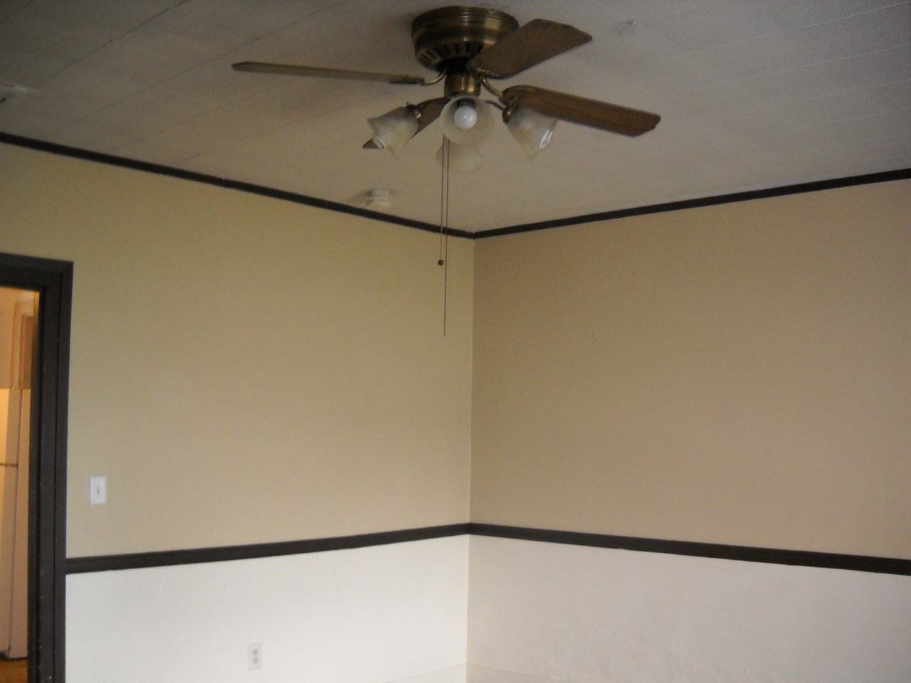 205 W Walnut St - Photo 2 of 7