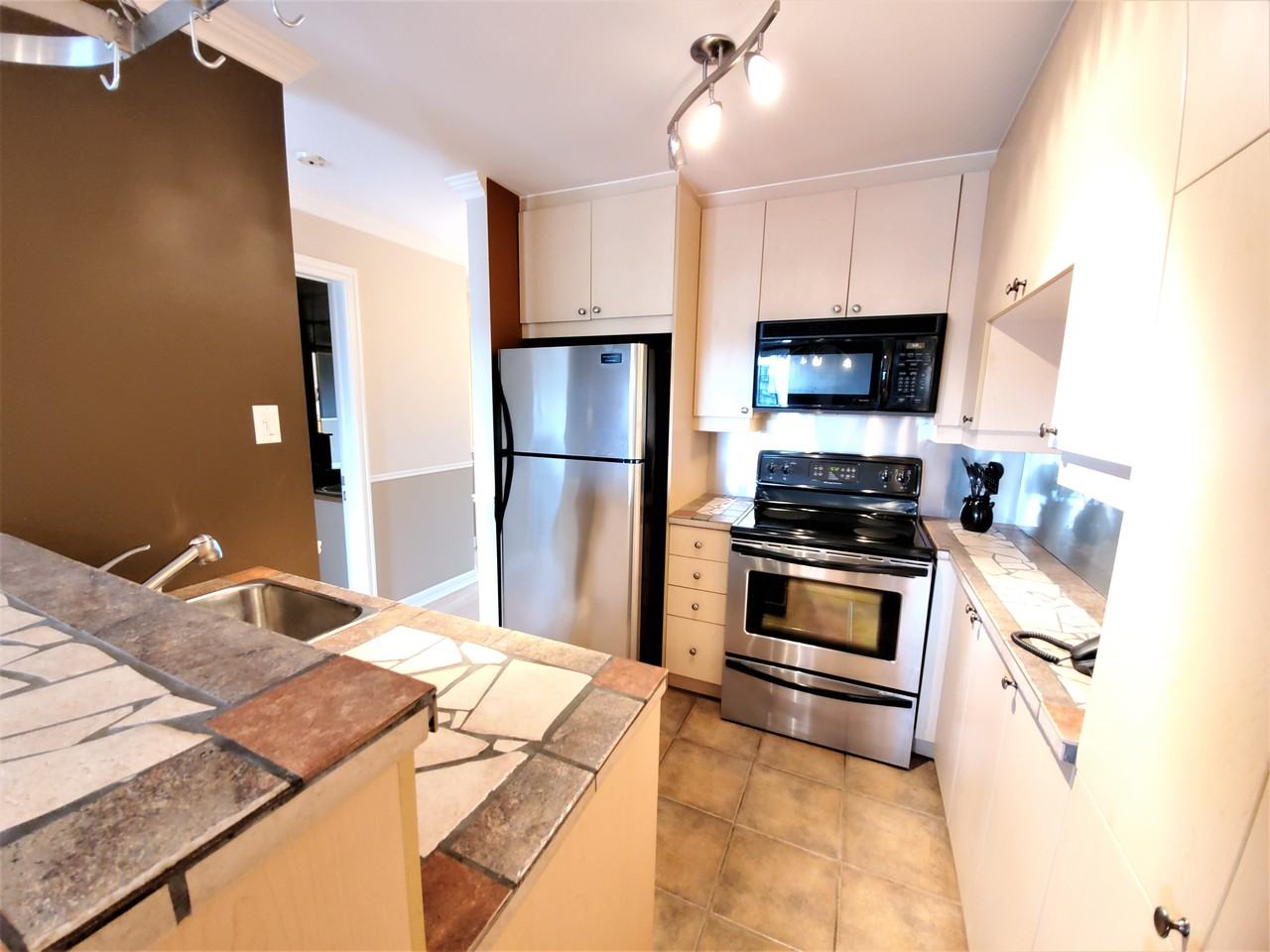 190 Place Brosseau #302 - Photo 3 of 11