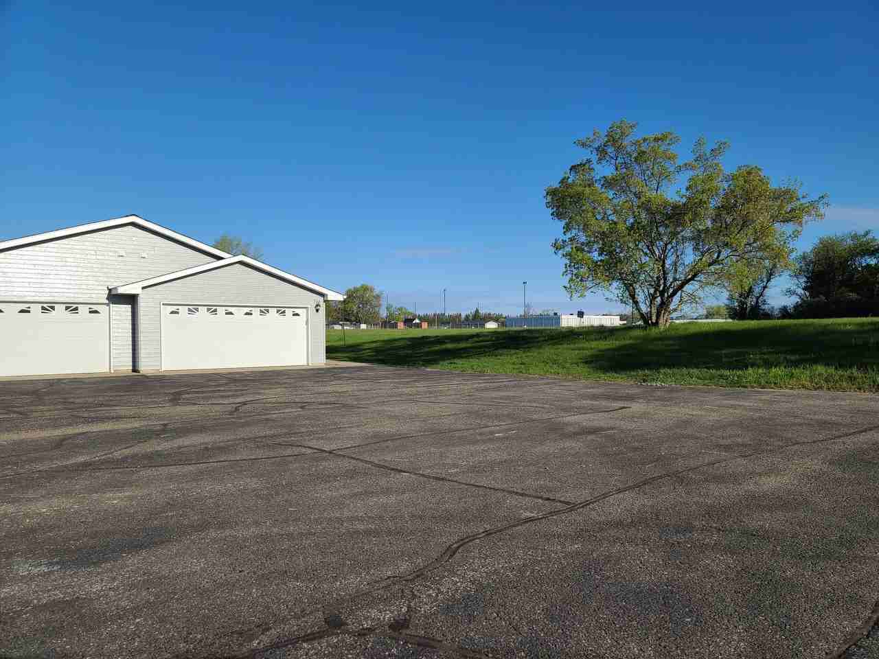 706 Raymond St - Photo 3 of 10