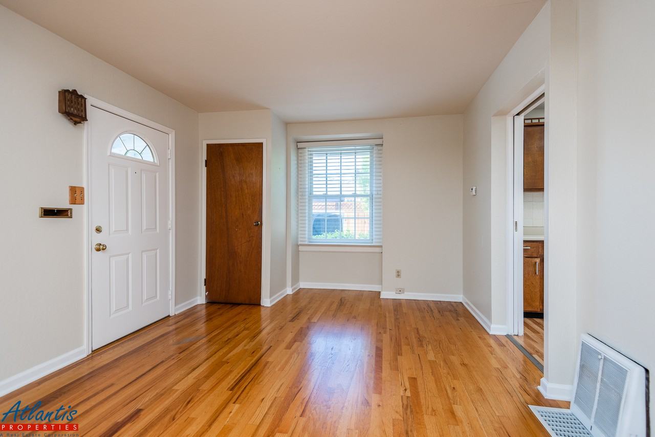 215 Topeka Avenue - Photo 3 of 16