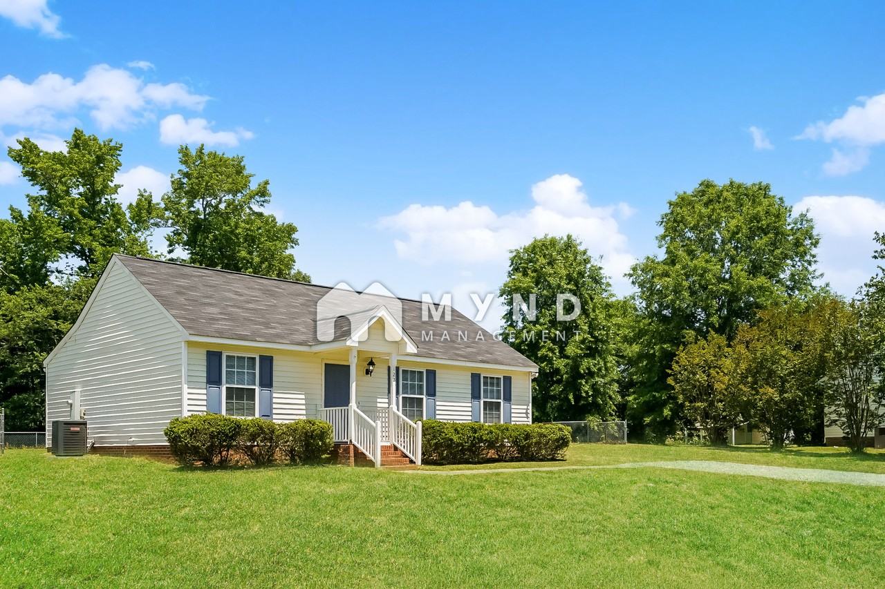 122 Hunter Ln - Photo 2 of 15