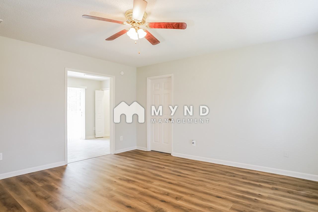 122 Hunter Ln - Photo 3 of 15