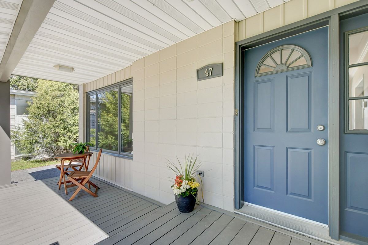 47 Sullivan Avenue - Photo 5 of 35