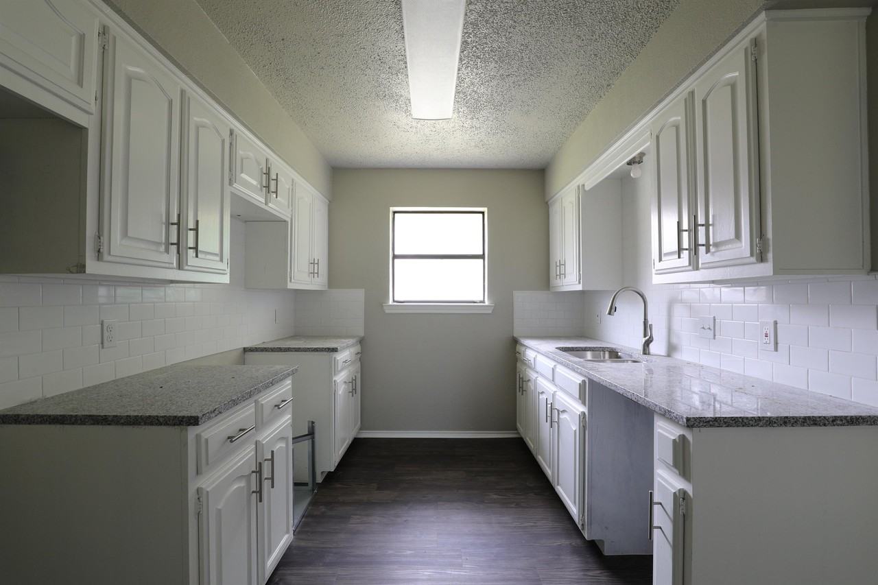 811 Clyde St #1 - Photo 7 of 16