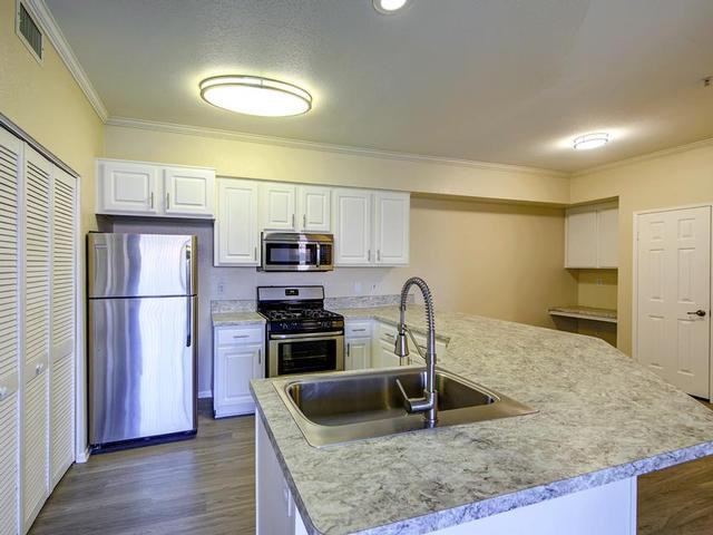 7871 Mission Grove Pkwy S - Photo 2 of 19