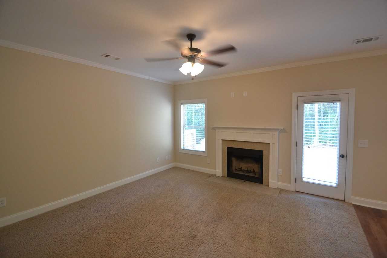 527 Broughton Dr - Photo 2 of 6