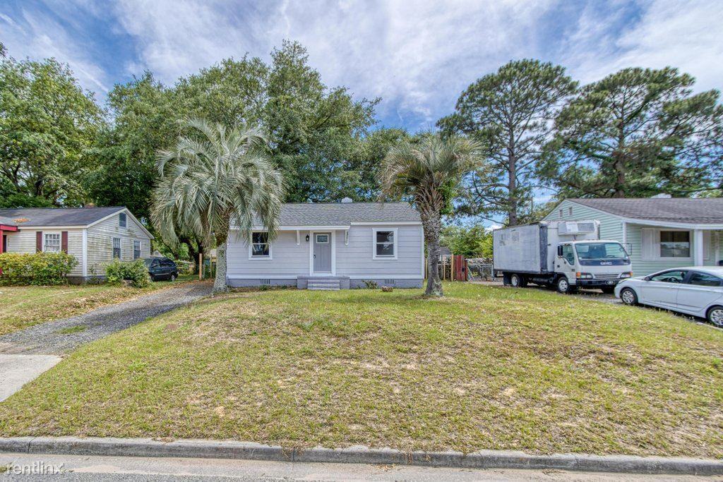 2211 Beech St - Photo 2 of 11