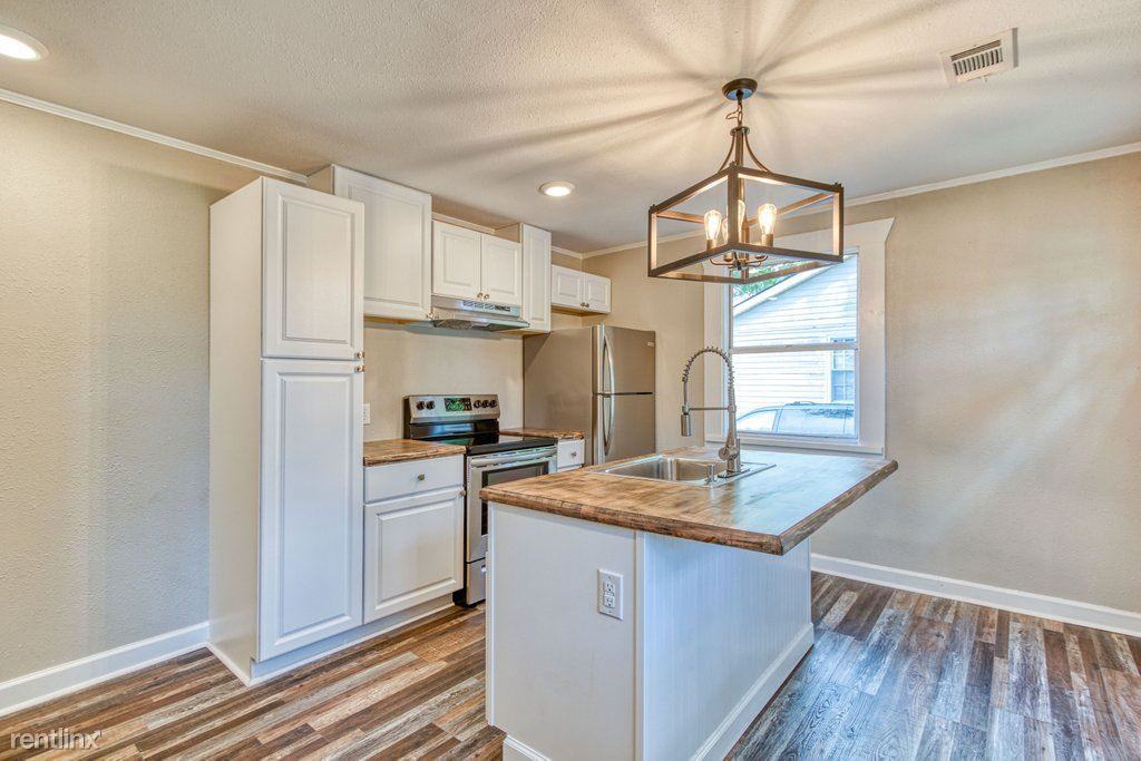 2211 Beech St - Photo 3 of 11