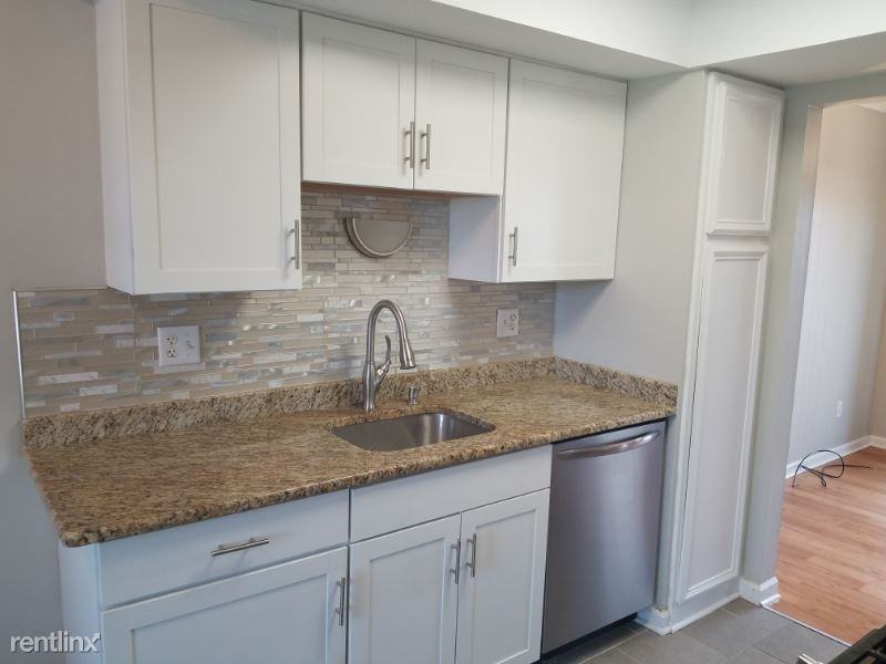 37019 Brynford Dr - Photo 3 of 20