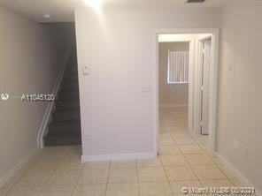 1239 Ne 127th St - Photo 3 of 9