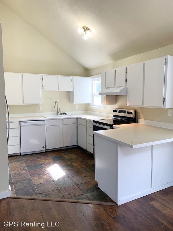 3927 Friday Ave - Photo 3 of 23