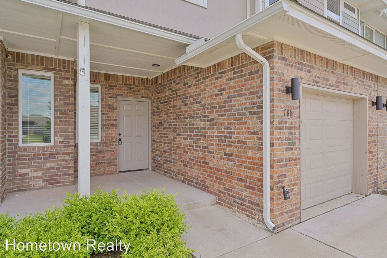 786 Sw 13th St - Photo 2 of 18