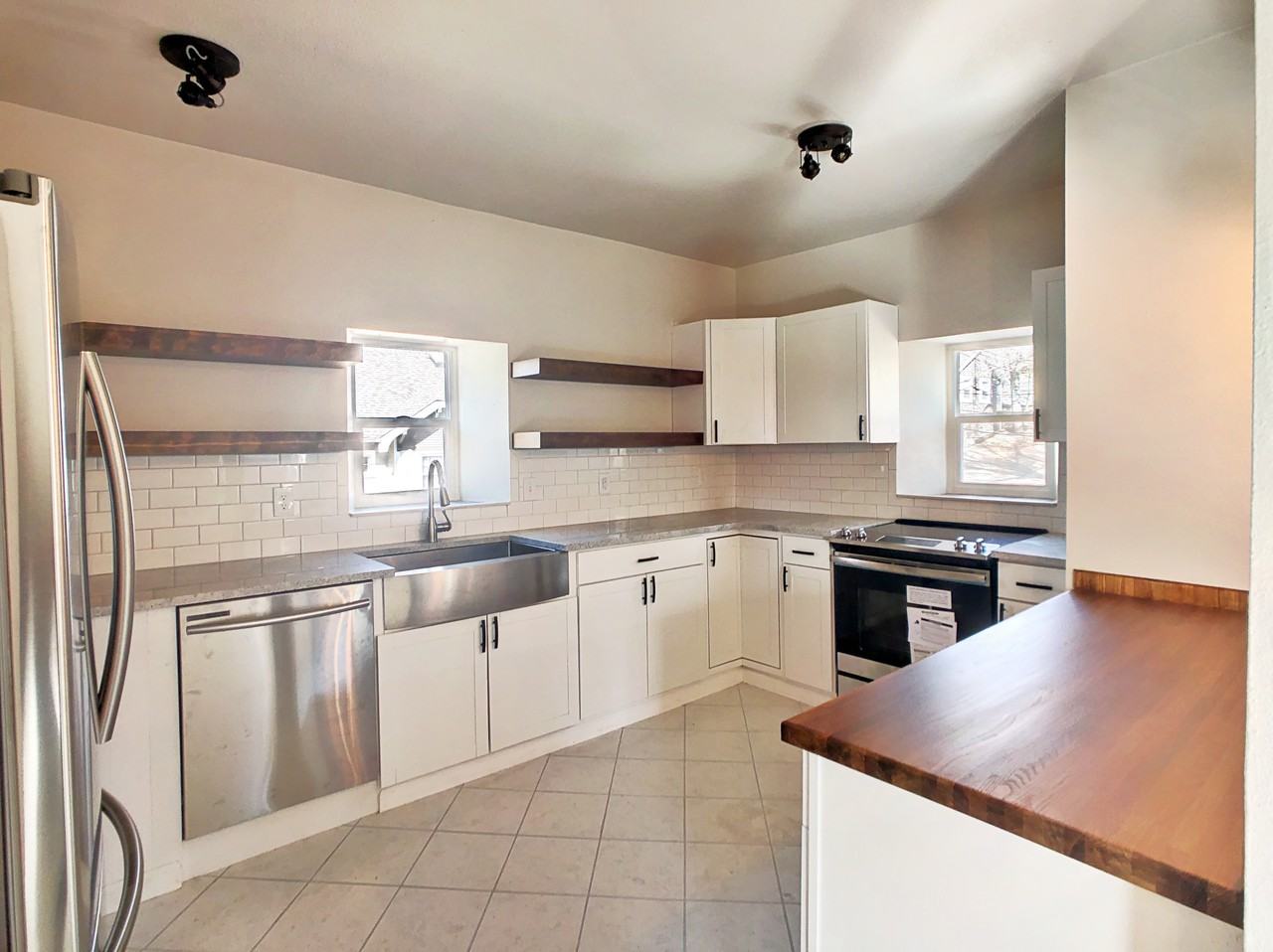 1132 W Kiowa St - Photo 4 of 10