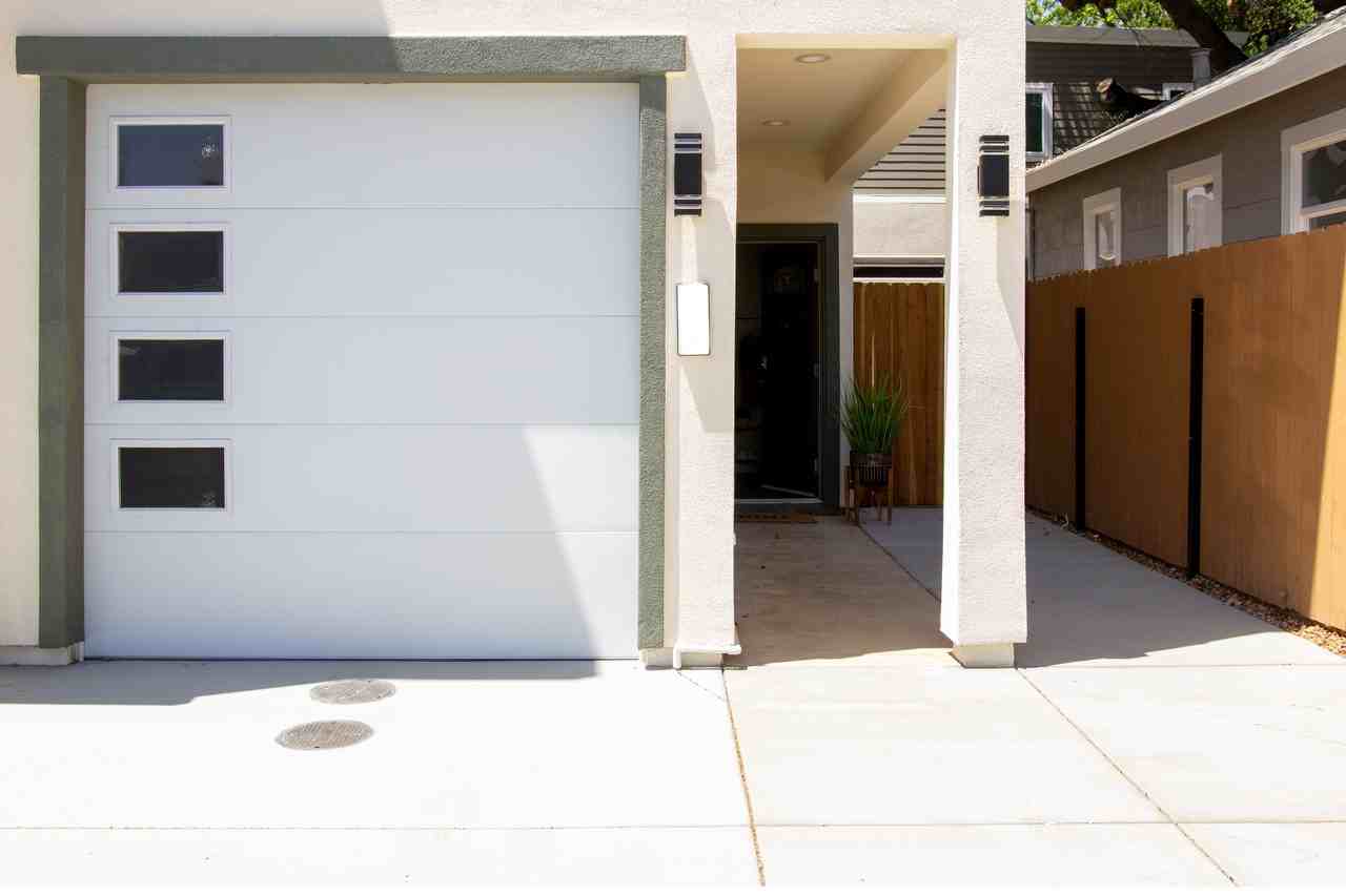 39th St - Photo 2 of 31