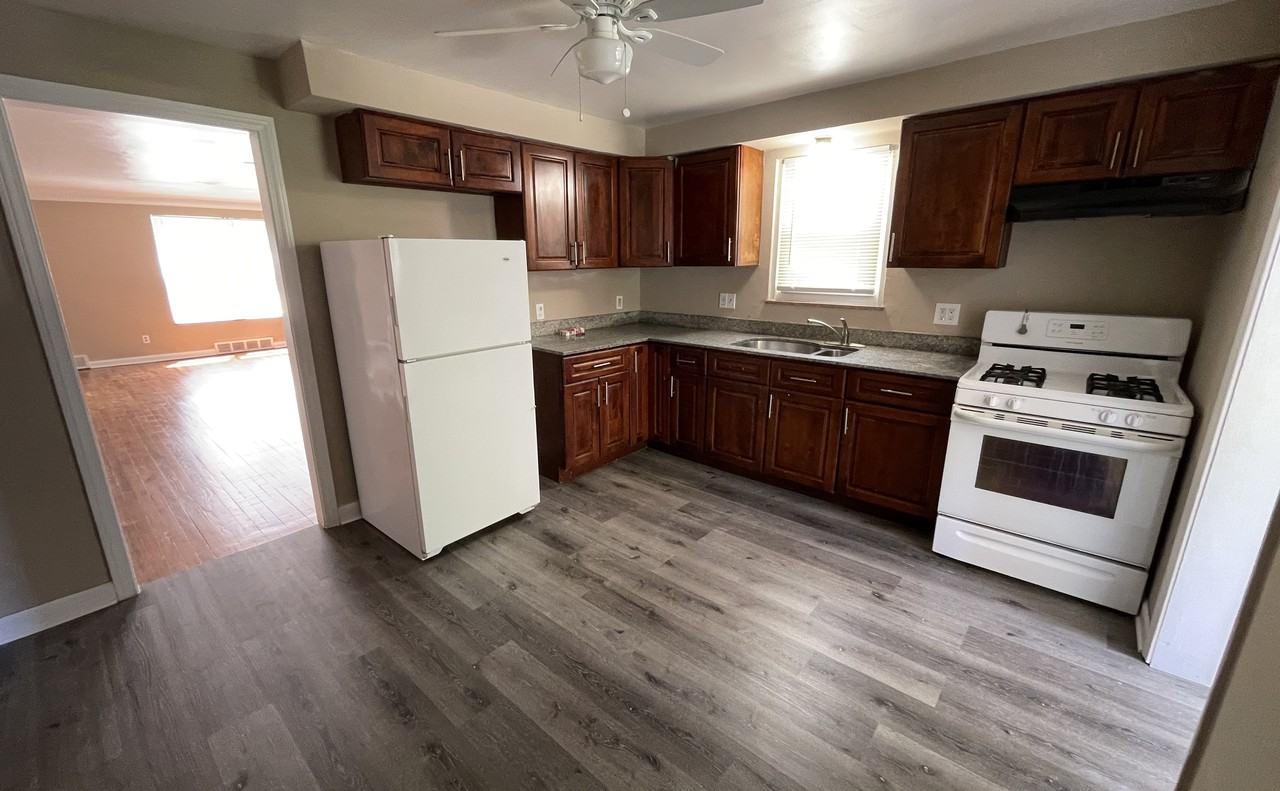 3837 Mayfield Rd - Photo 2 of 18