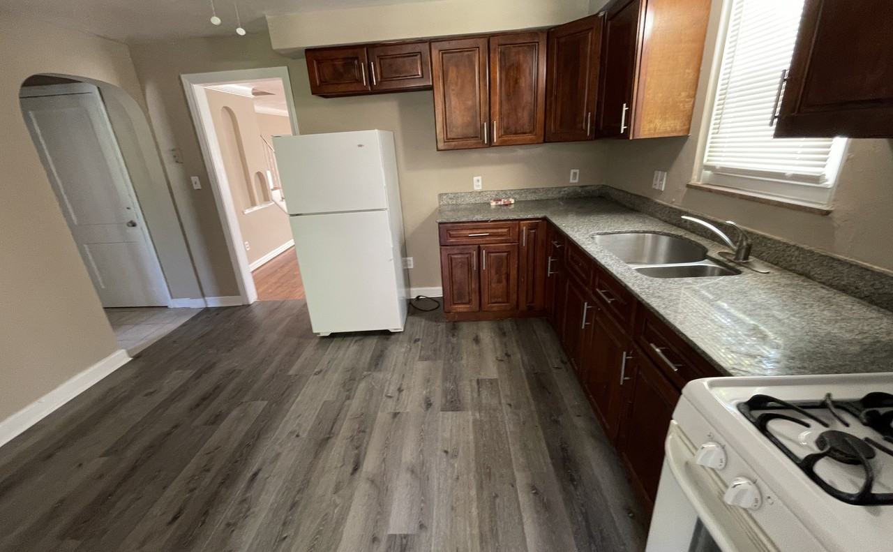 3837 Mayfield Rd - Photo 3 of 18