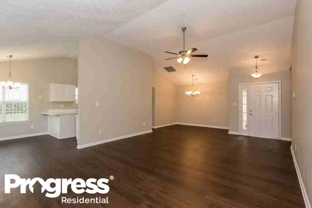 513 Bentley Way - Photo 2 of 15