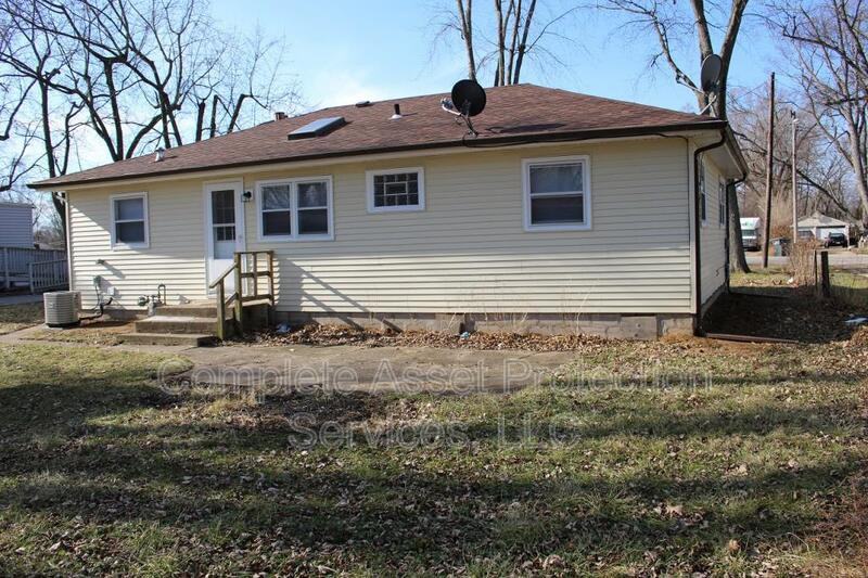 3113 Oakwood St - Photo 3 of 16