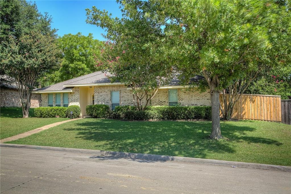 102 Teakwood Dr - Photo 2 of 36