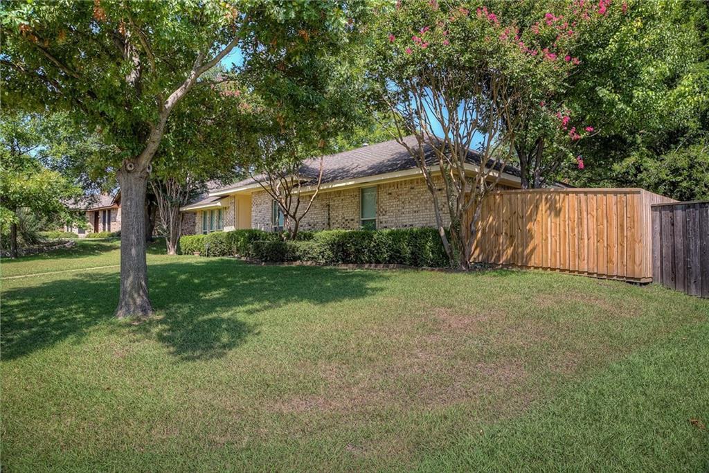 102 Teakwood Dr - Photo 3 of 36