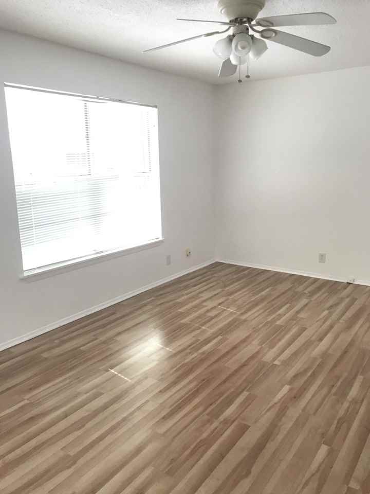 8311 Hathaway Dr - Photo 3 of 7