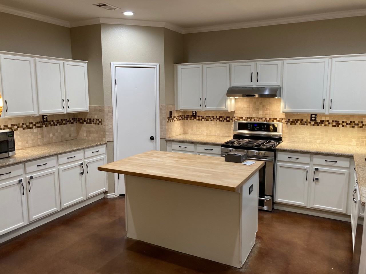 3302 Tyler Cv - Photo 2 of 22