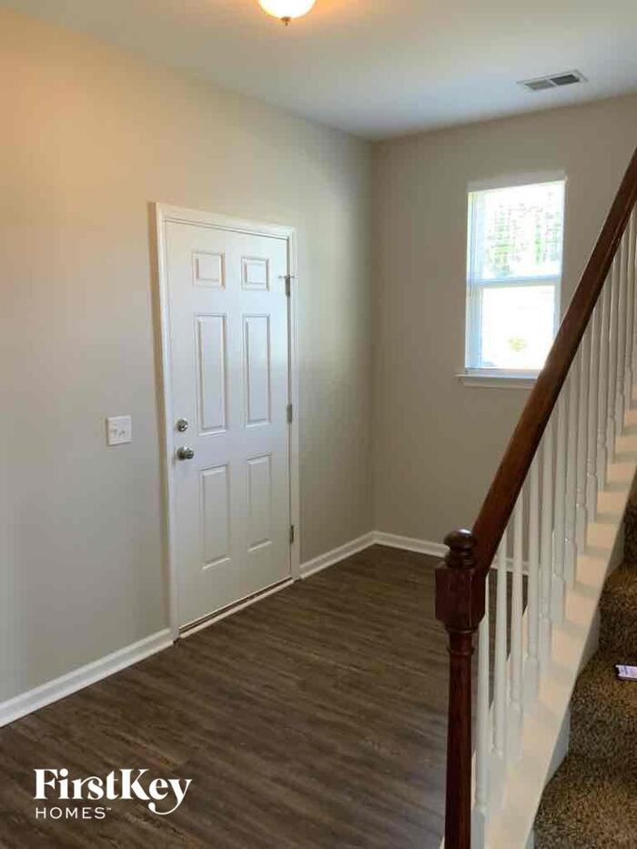 276 Oglethorpe Cir - Photo 2 of 17